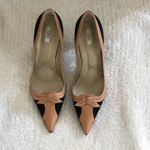 Vintage Furla tan leather/black “canvas” material heels. Size 39 (8.5 US size) - Picture 1 of 8